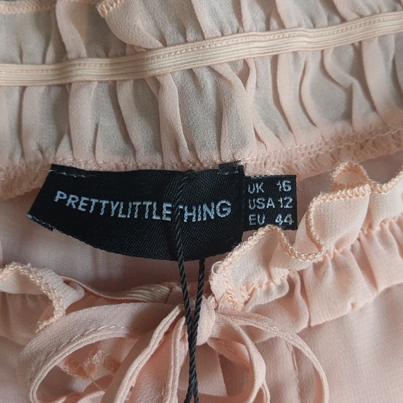 Beautiful dress by Pretty little things 😍 - Picture 8 of 12